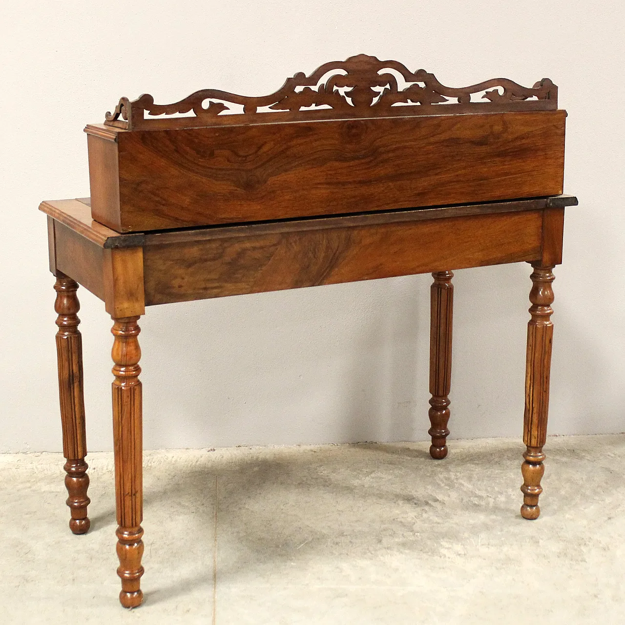 Louis Philippe desk in 19th century walnut 11