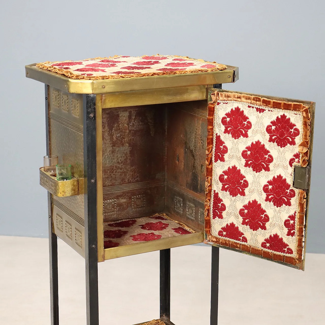 Mobile bar in stile liberty in lamiera di rame ottonata, primo '900 3