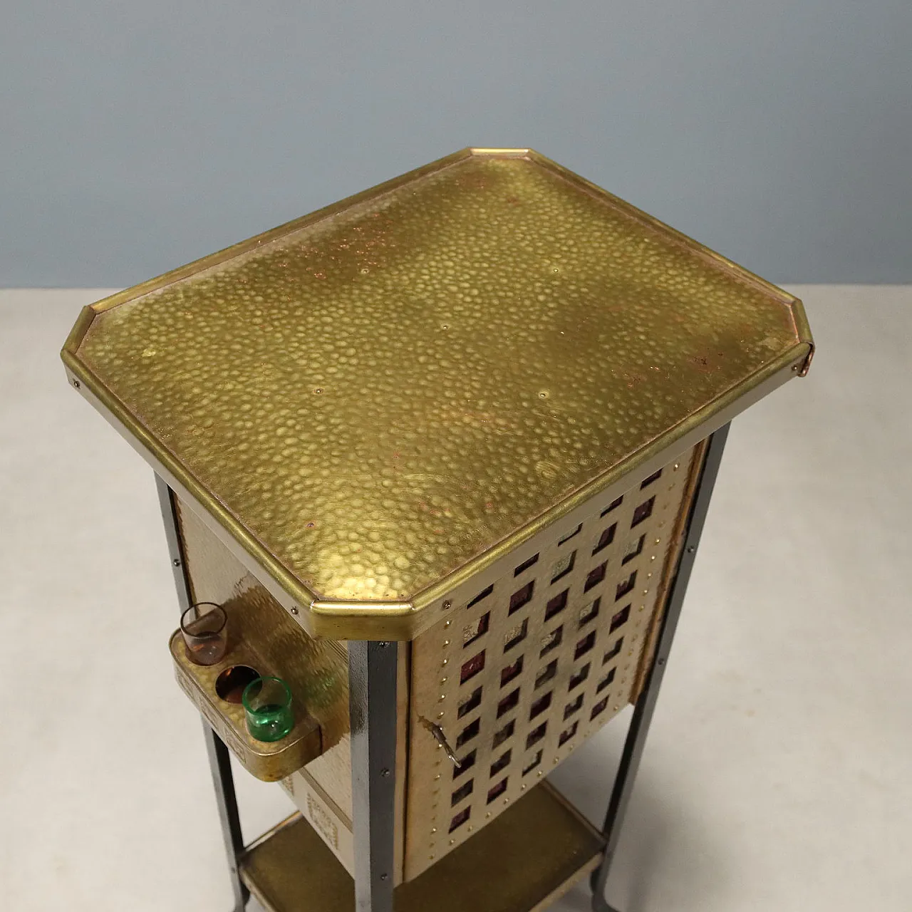 Mobile bar in stile liberty in lamiera di rame ottonata, primo '900 7