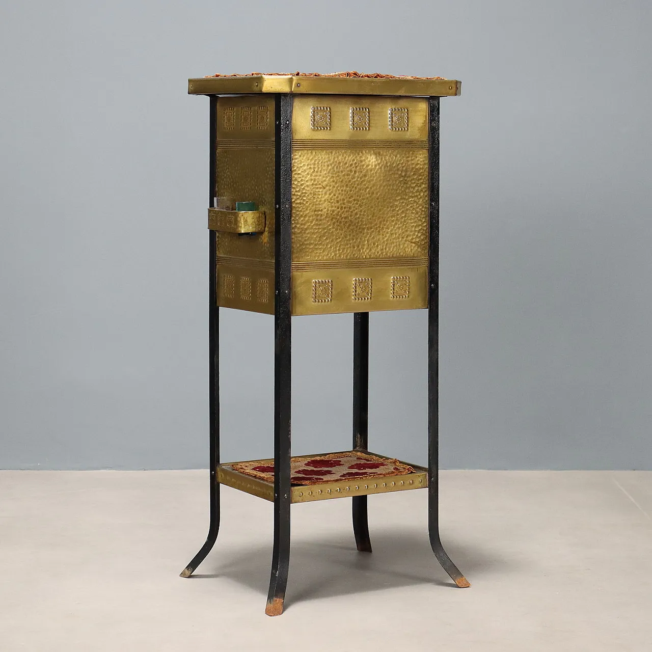 Mobile bar in stile liberty in lamiera di rame ottonata, primo '900 9