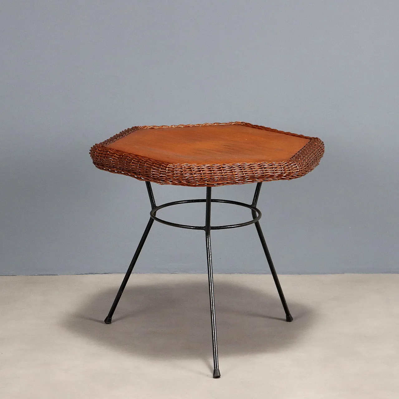 Tavolino in legno e metallo smaltato, anni '60 1