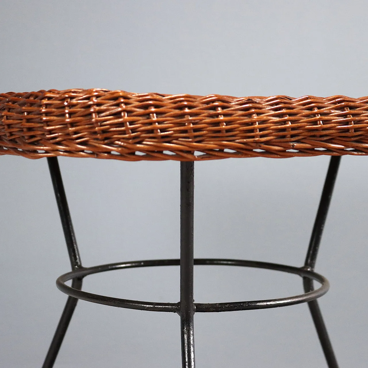 Tavolino in legno e metallo smaltato, anni '60 5