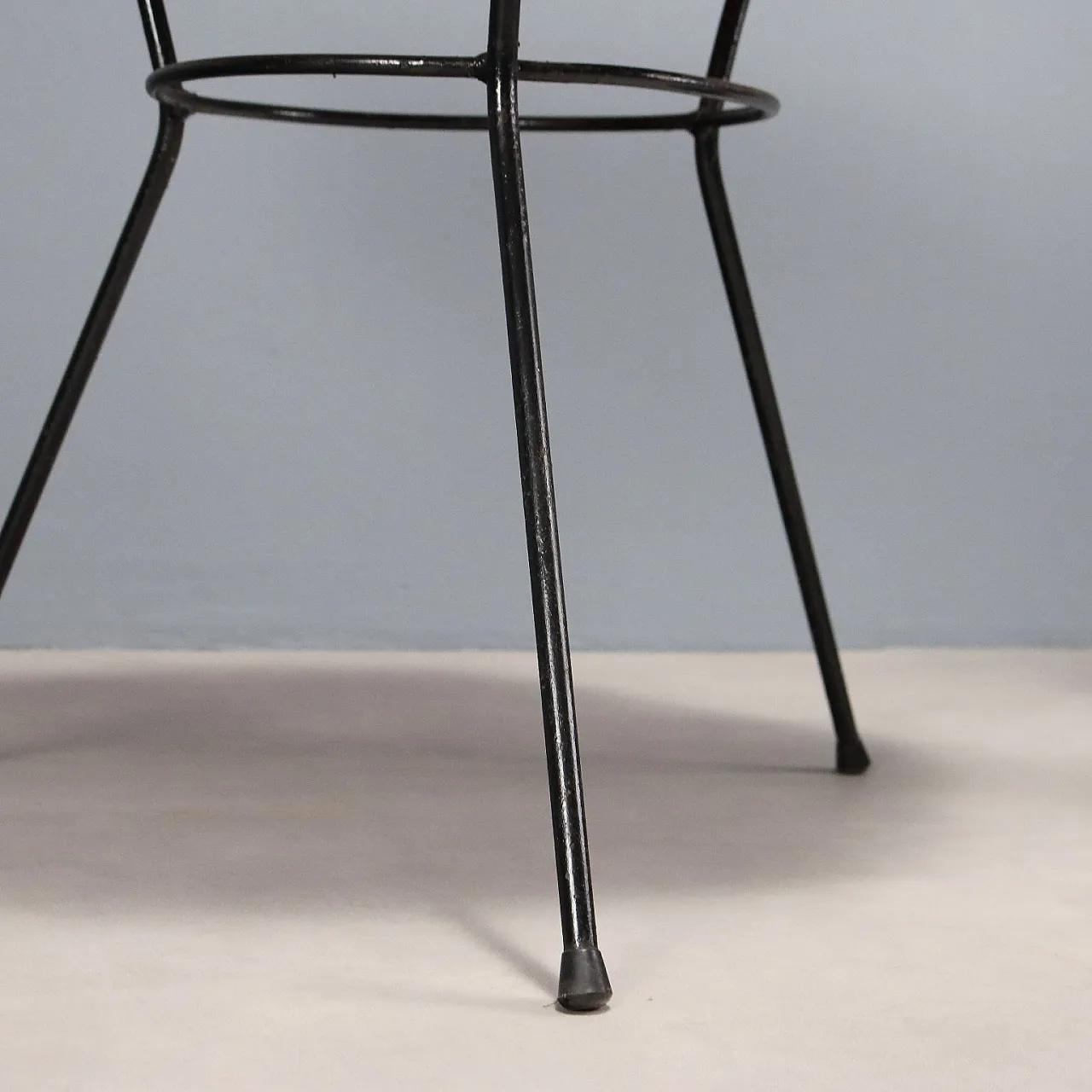 Tavolino in legno e metallo smaltato, anni '60 6