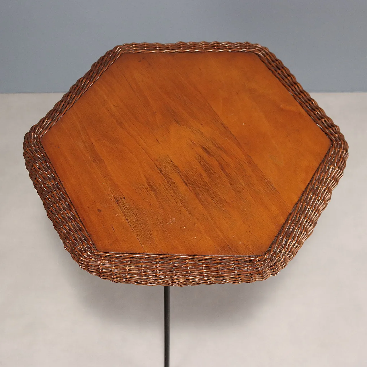 Tavolino in legno e metallo smaltato, anni '60 7