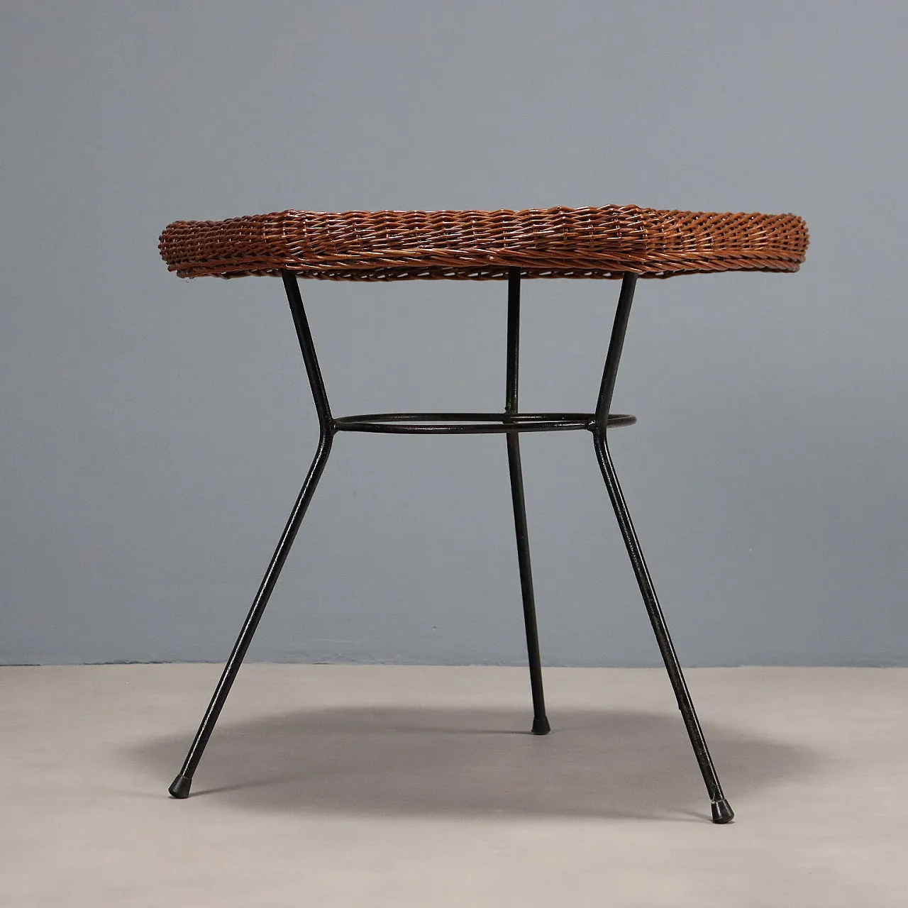 Tavolino in legno e metallo smaltato, anni '60 8