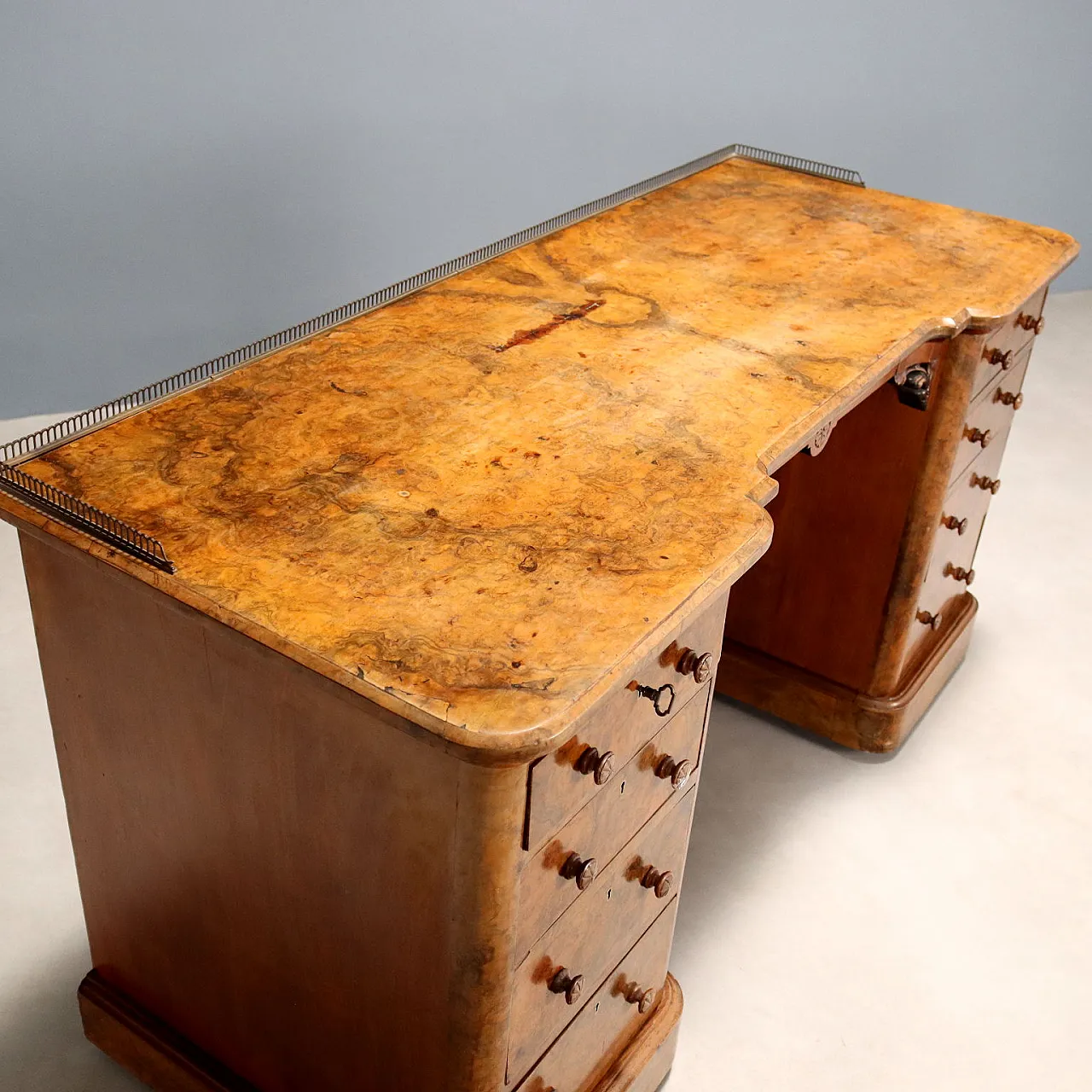 Victorian writing desk by W. Walfer and Sons, 19th century 4