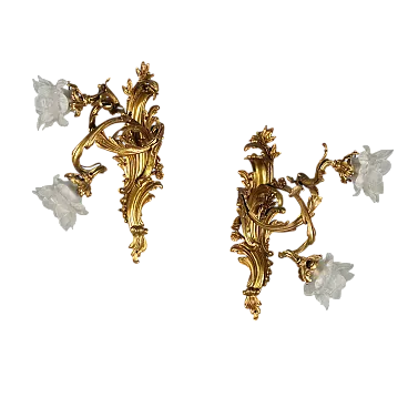 Coppia di lampade da parete in bronzo dorato e vetro opalino, '800
