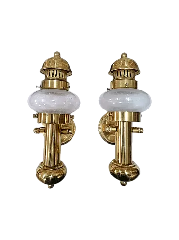 Coppia di applique da parete in vetro soffiato e ottone, anni '50