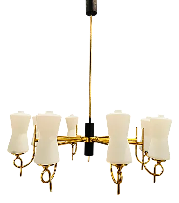 Lampadario grande in ottone con paralumi in vetro opalino di Stilnovo, anni '50