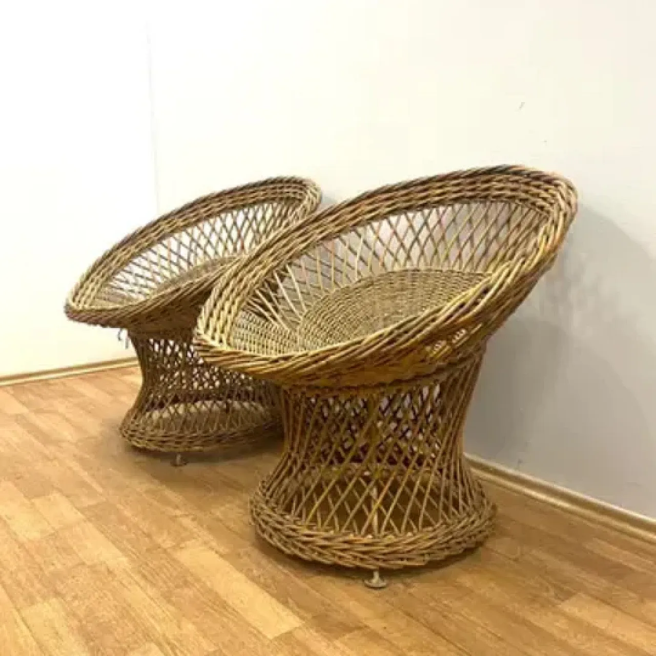 Tavolo in rattan con due poltrone, anni '60 2