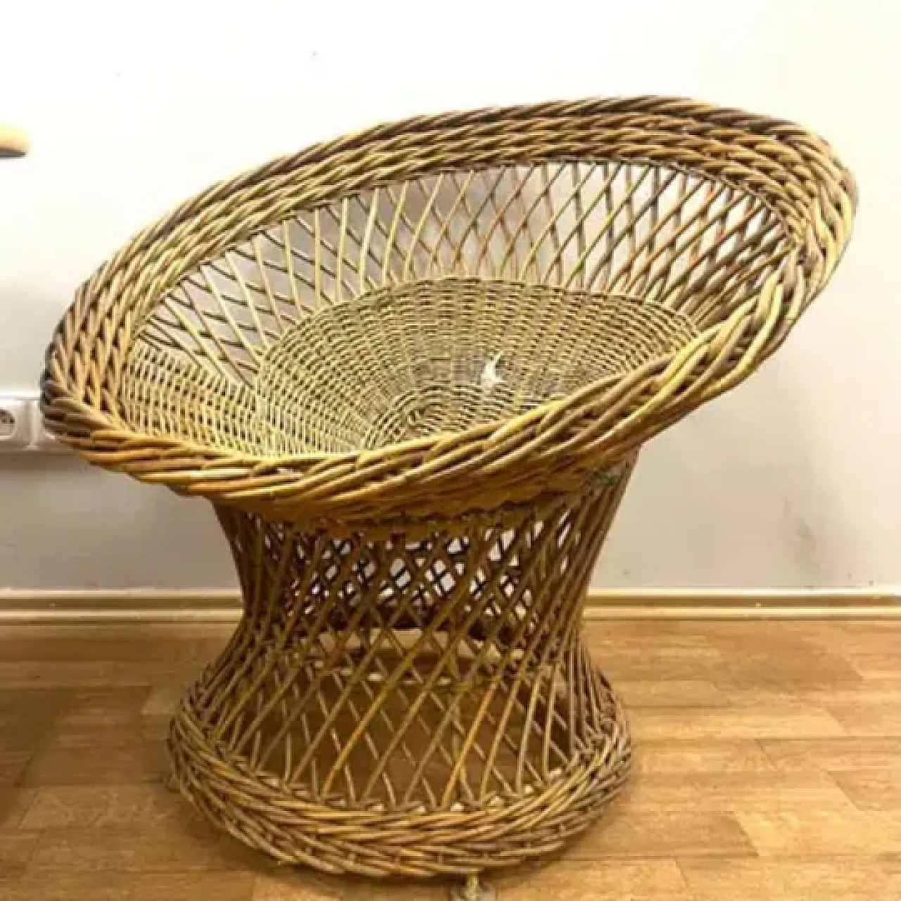 Tavolo in rattan con due poltrone, anni '60 4