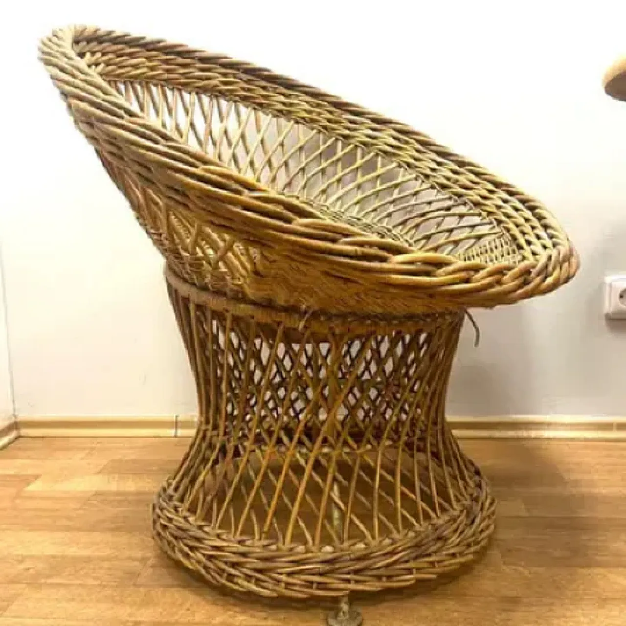 Tavolo in rattan con due poltrone, anni '60 5