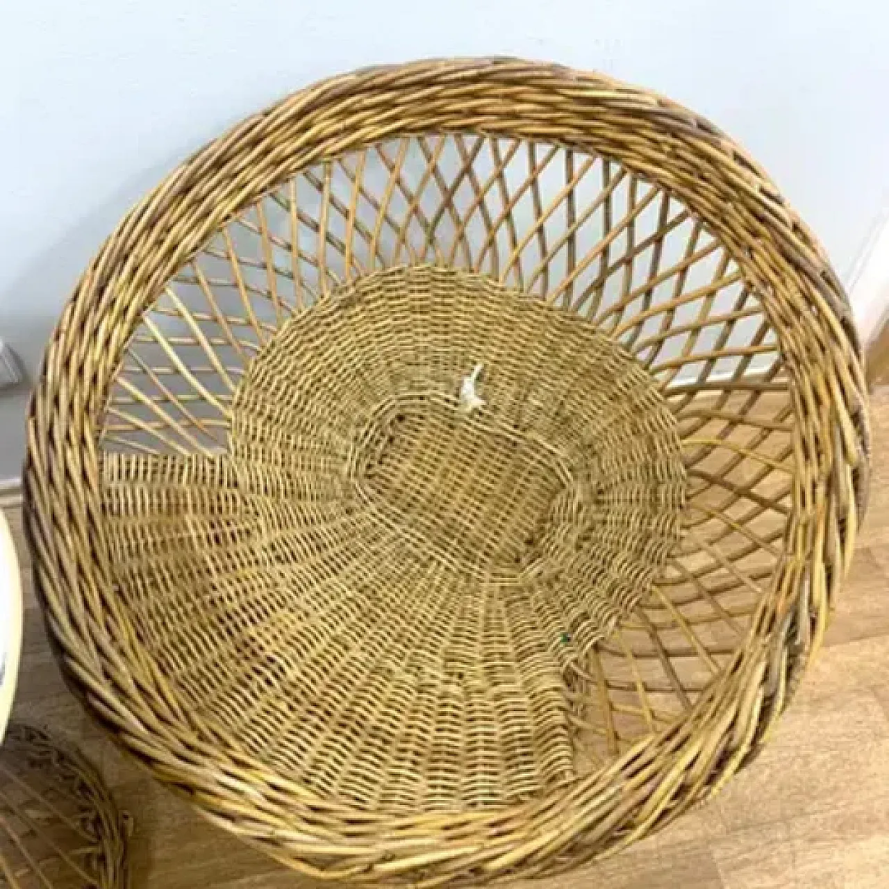 Tavolo in rattan con due poltrone, anni '60 8
