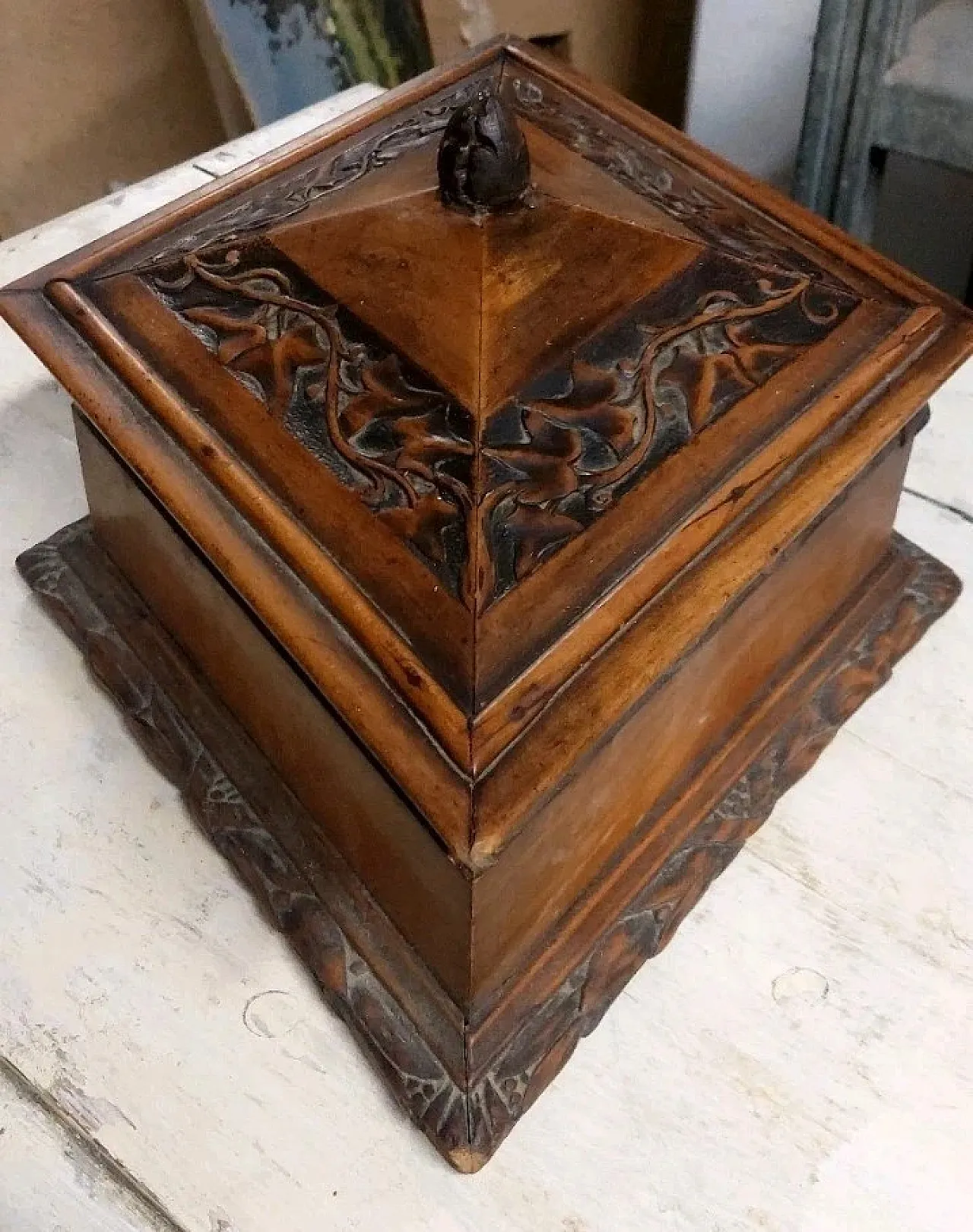 Carved Celebio wooden box, rhomboid in shape, 19th century 4
