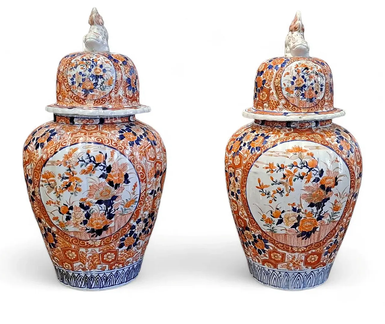 Pair of Imari potiches, late 19th century 1