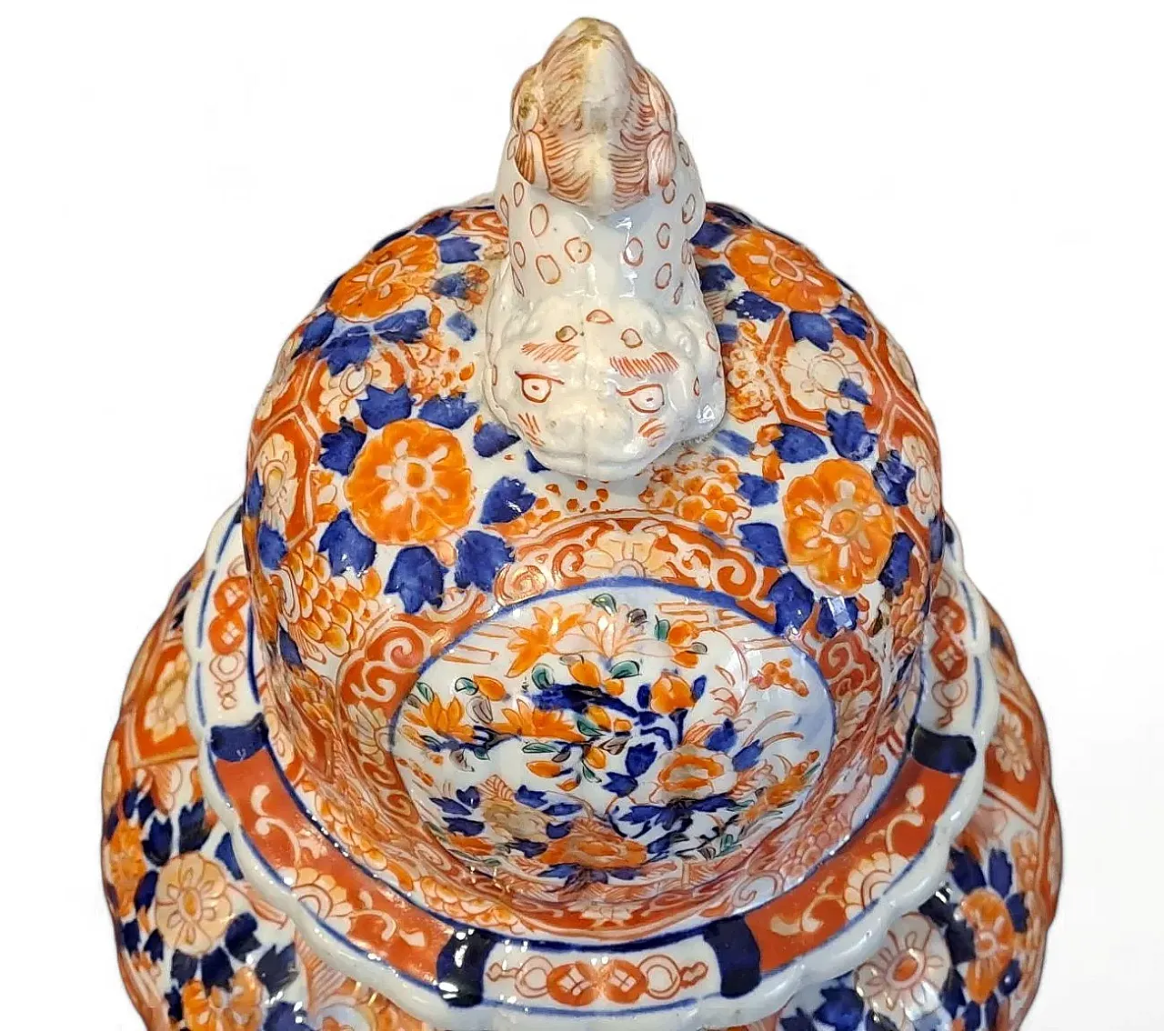 Pair of Imari potiches, late 19th century 3