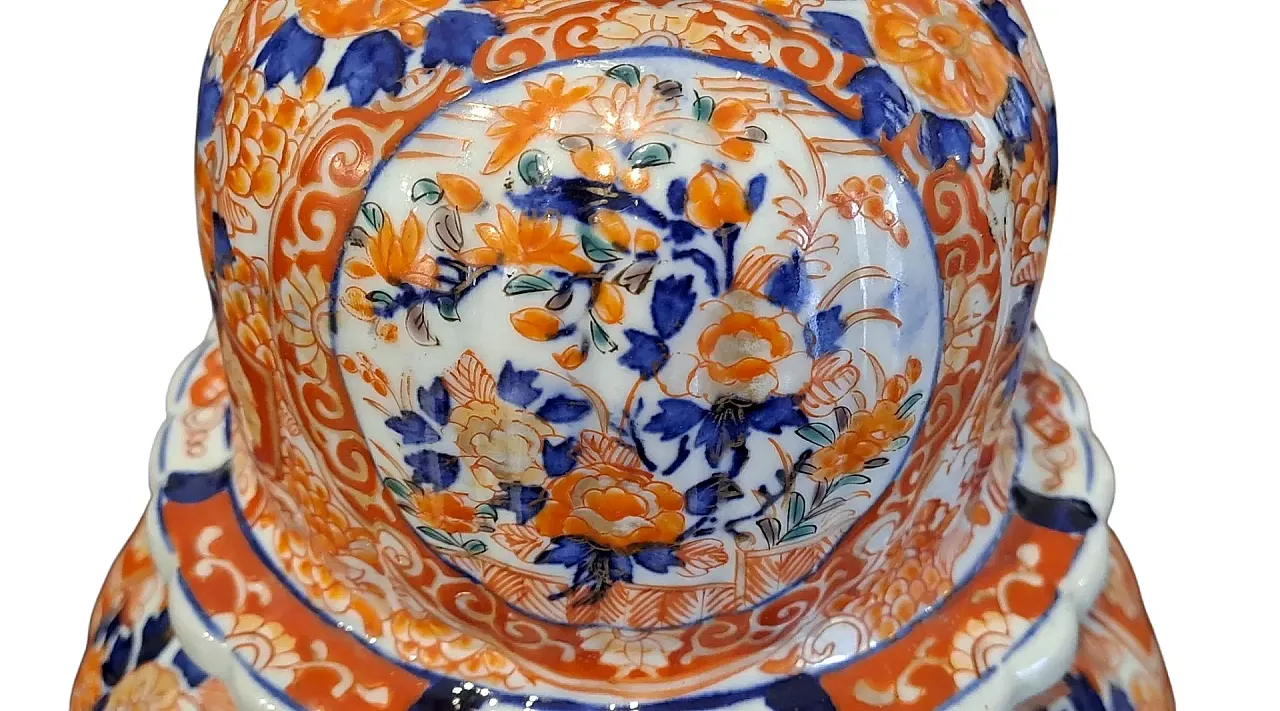 Pair of Imari potiches, late 19th century 4