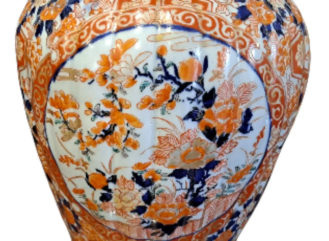 Pair of Imari potiches, late 19th century 5