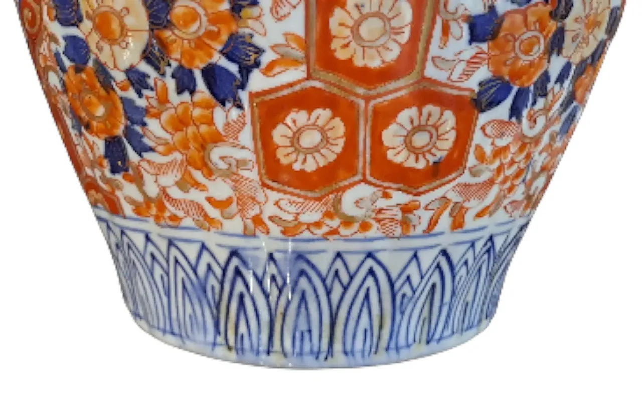 Pair of Imari potiches, late 19th century 9