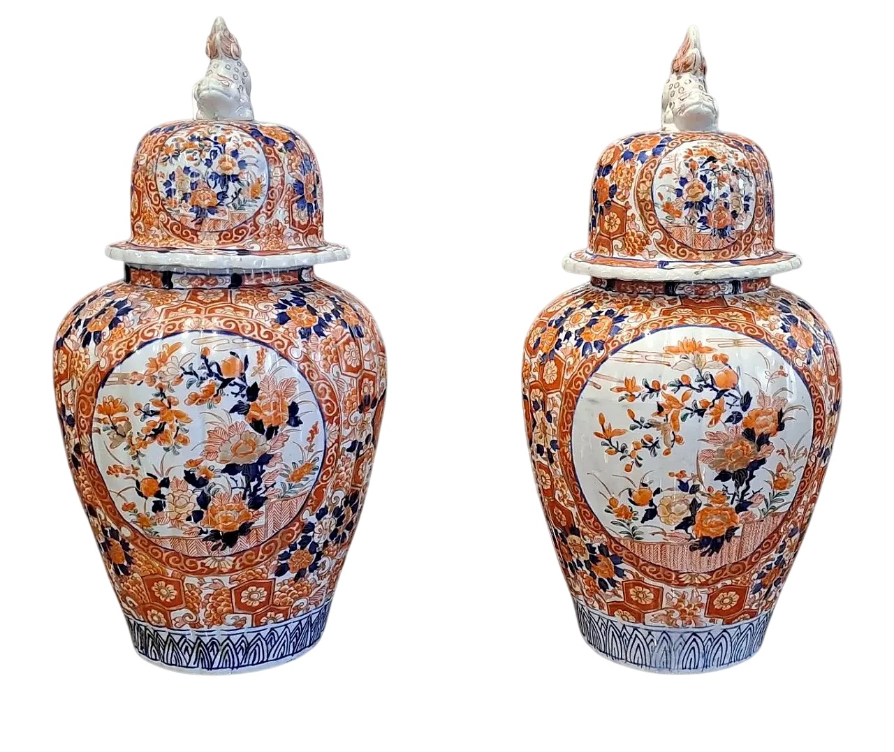 Pair of Imari potiches, late 19th century 10