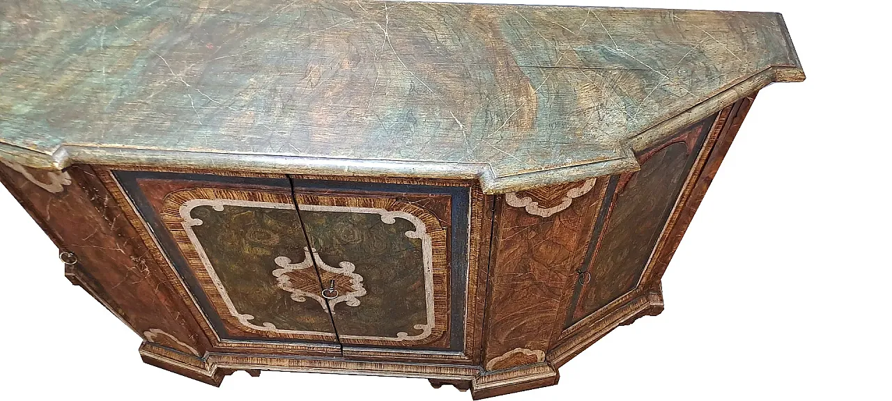 Credenza scantonata in legno laccato, '700 1