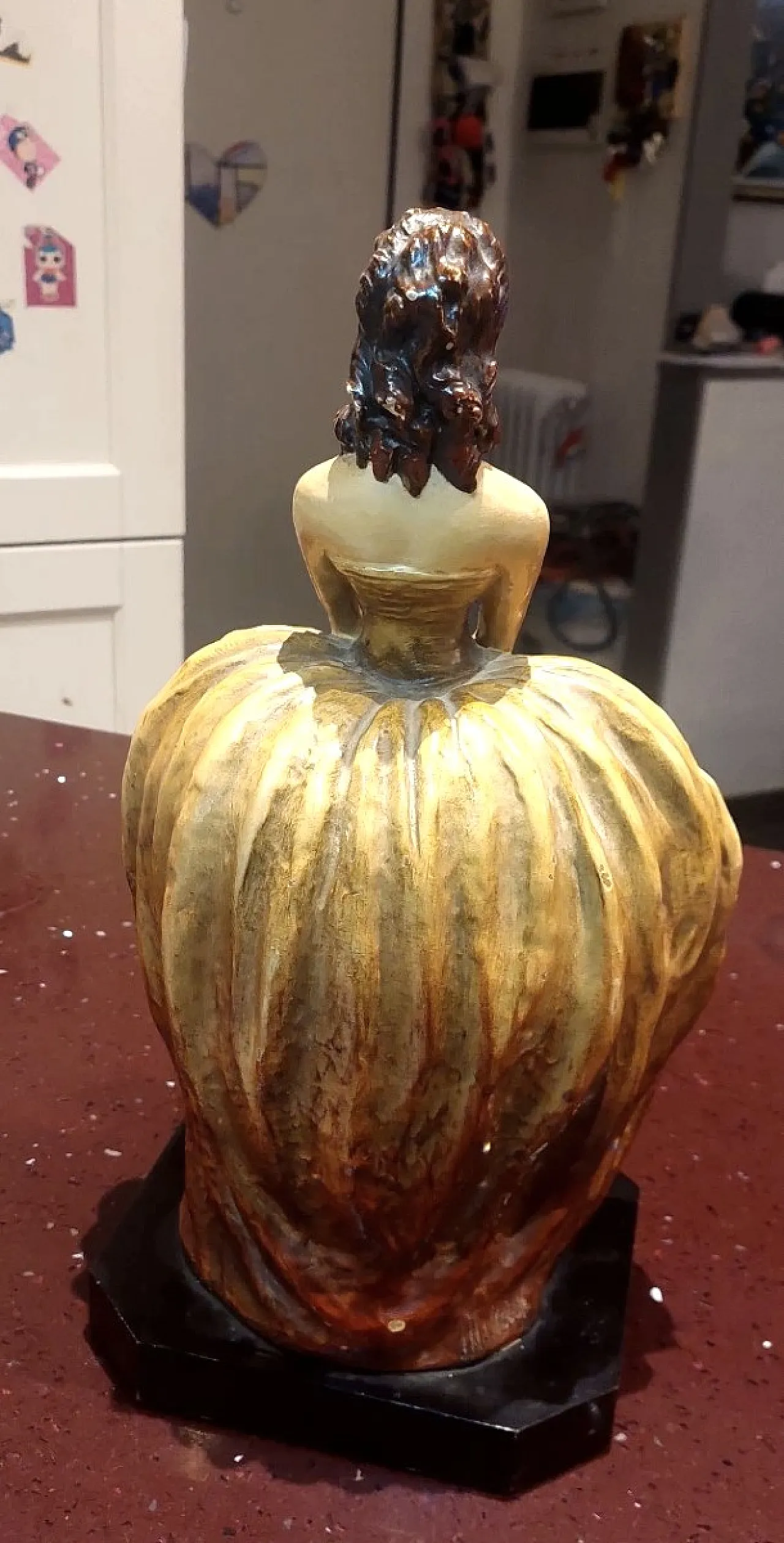 Lady with painted terracotta flowers, 1930s 9