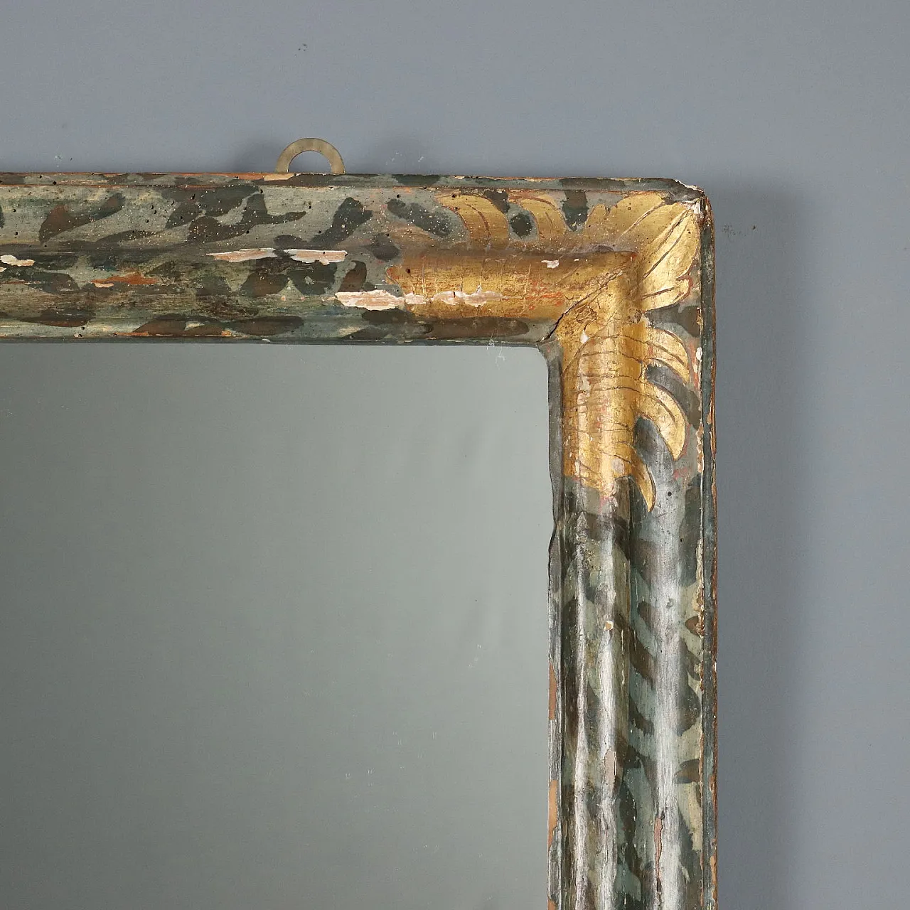 Lacquered wooden frame with gold leaf-shaped carvings, 19th century 4