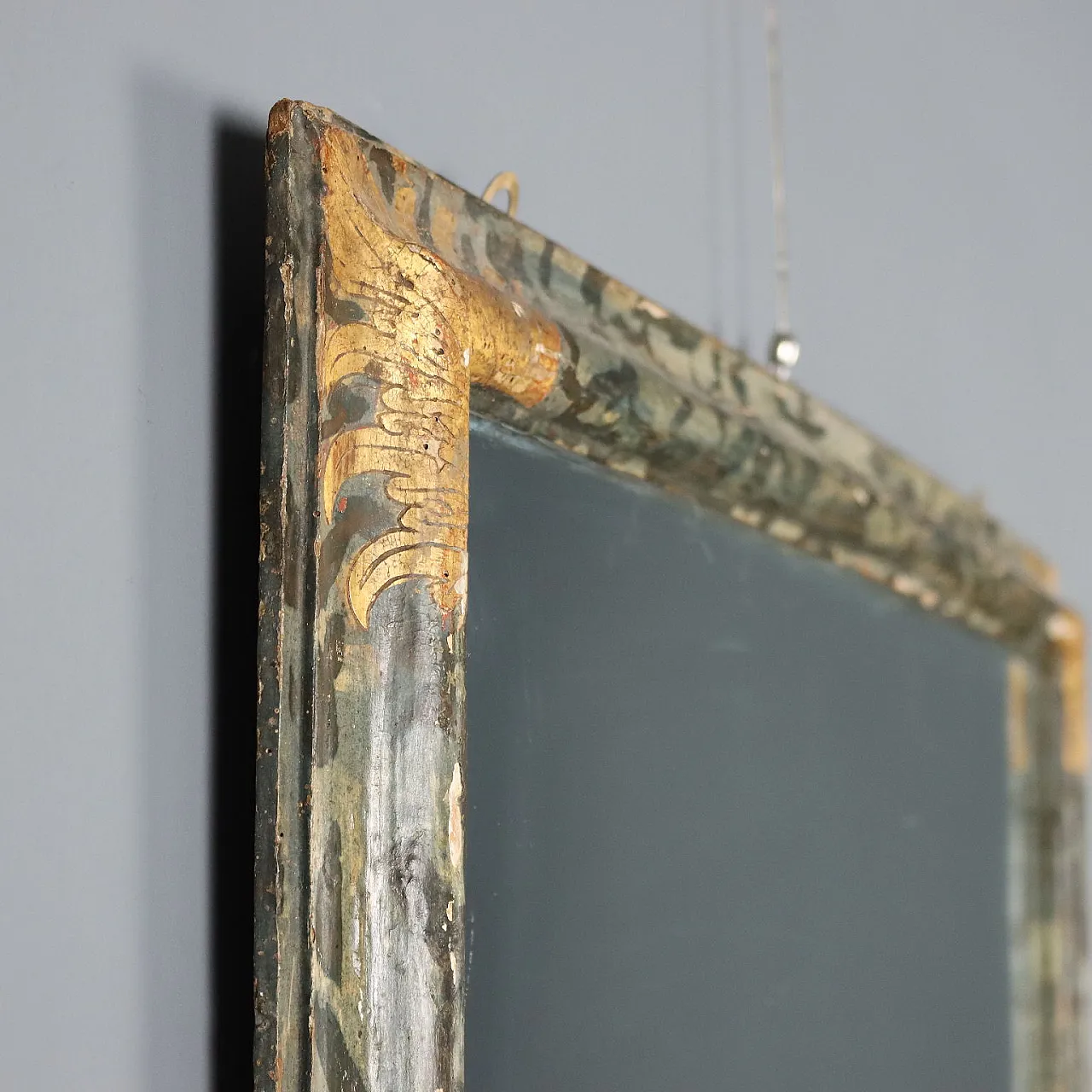 Lacquered wooden frame with gold leaf-shaped carvings, 19th century 7