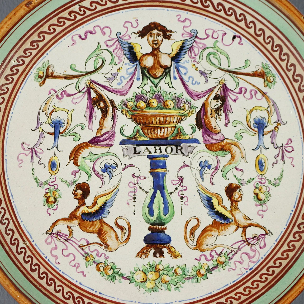 Piatto in maiolica con decoro policromo, anni '20 3