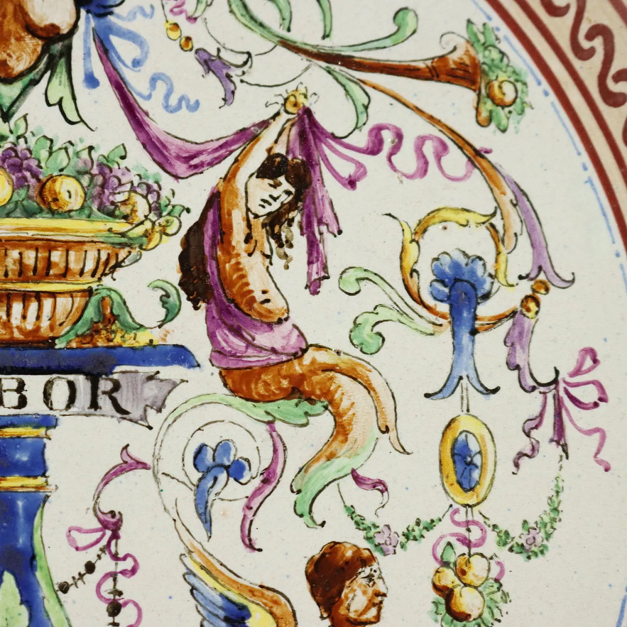 Piatto in maiolica con decoro policromo, anni '20 5