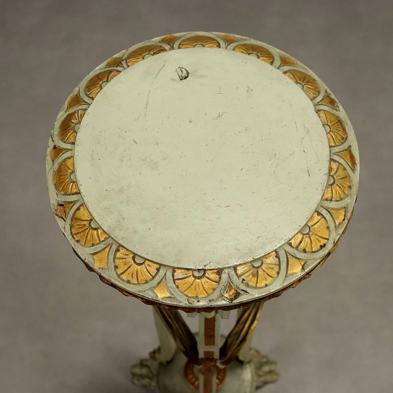 Neoclassical lacquered vase holder, late 19th century 3