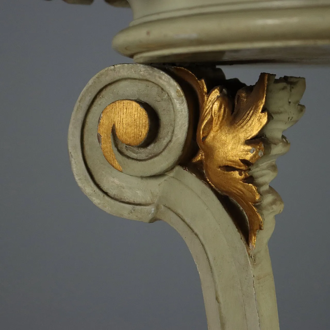 Neoclassical lacquered vase holder, late 19th century 5