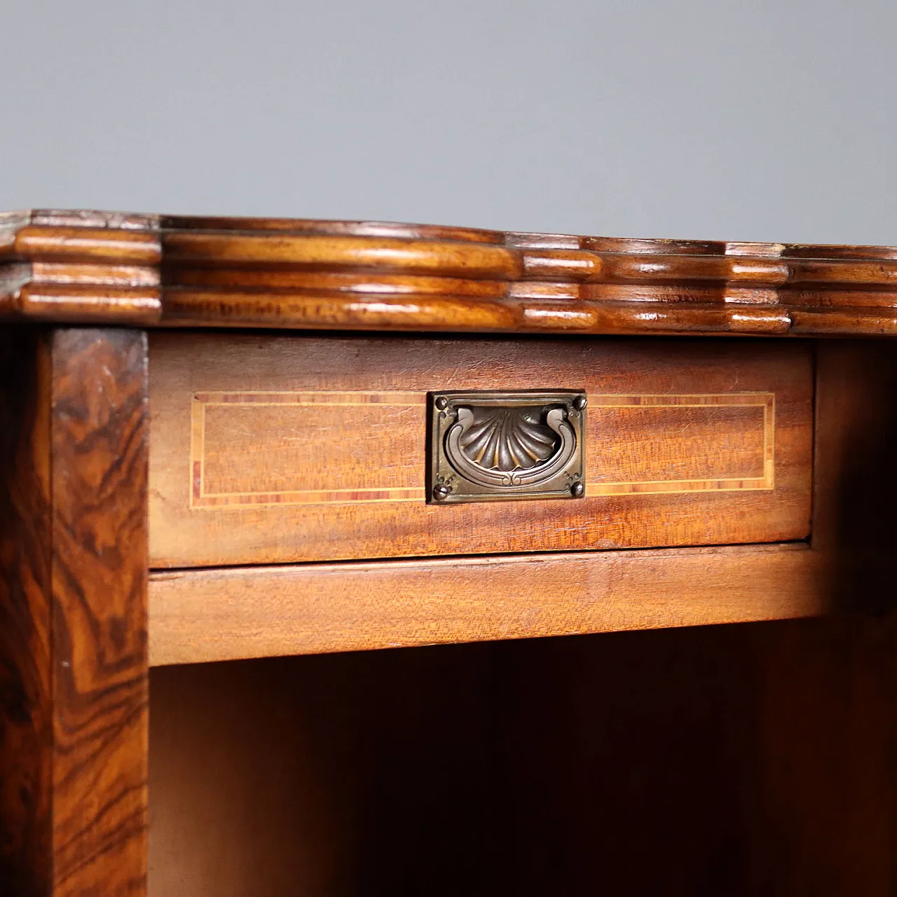 Comodino Art Déco in noce e radica di noce, fine '900 6