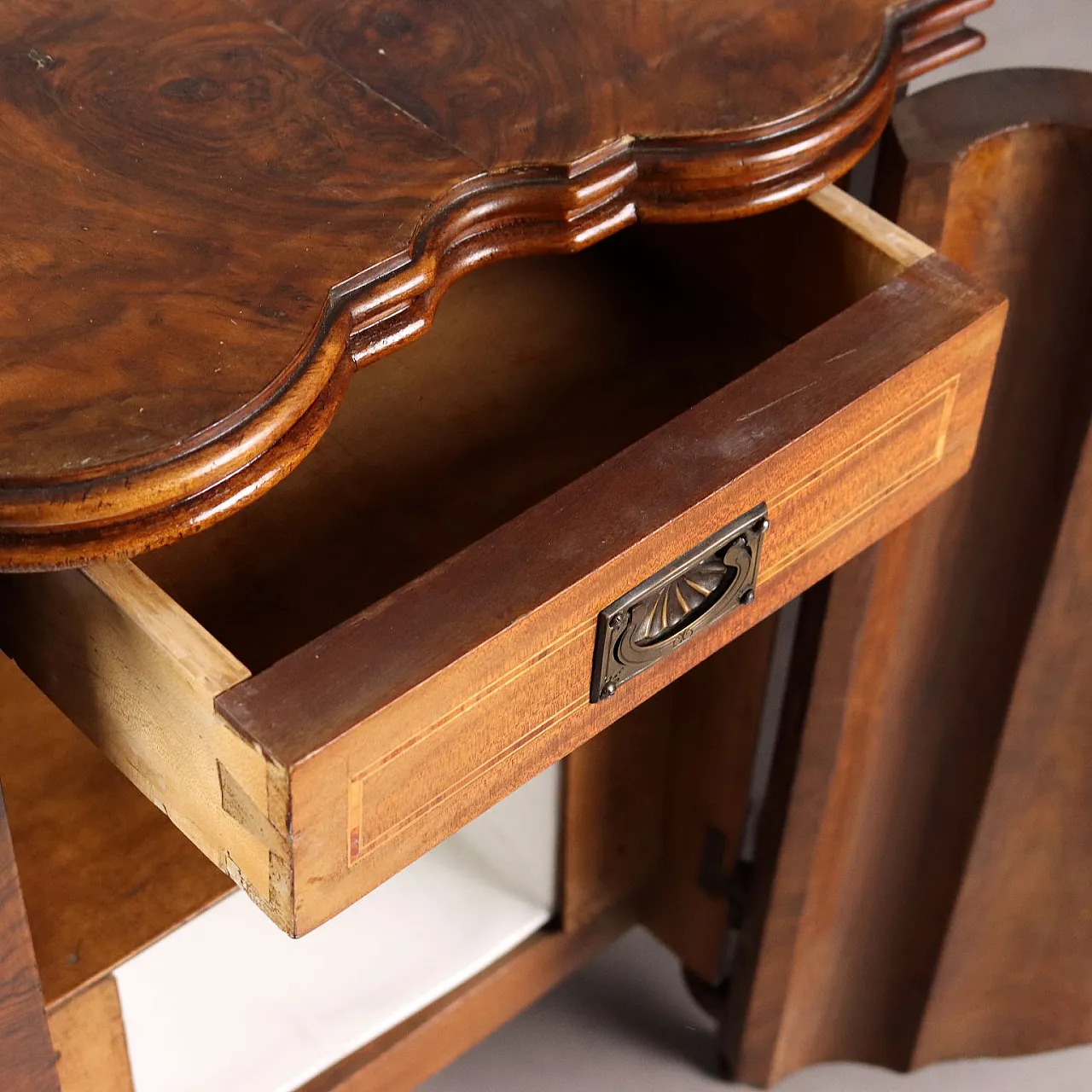 Comodino Art Déco in noce e radica di noce, fine '900 7