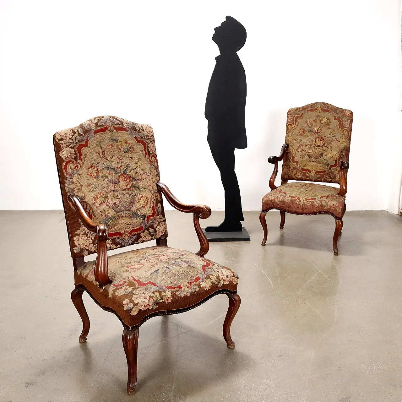 Coppia di poltrone Barocchetto con seduta in tessuto ricamato, '700 2