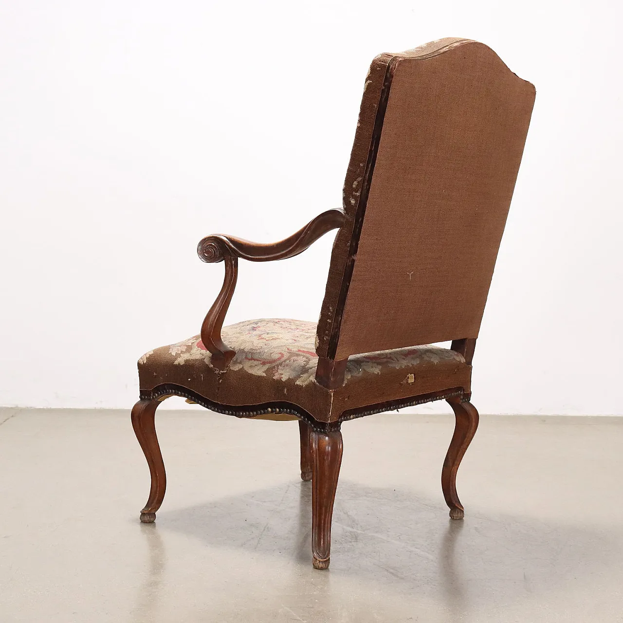 Coppia di poltrone Barocchetto con seduta in tessuto ricamato, '700 9