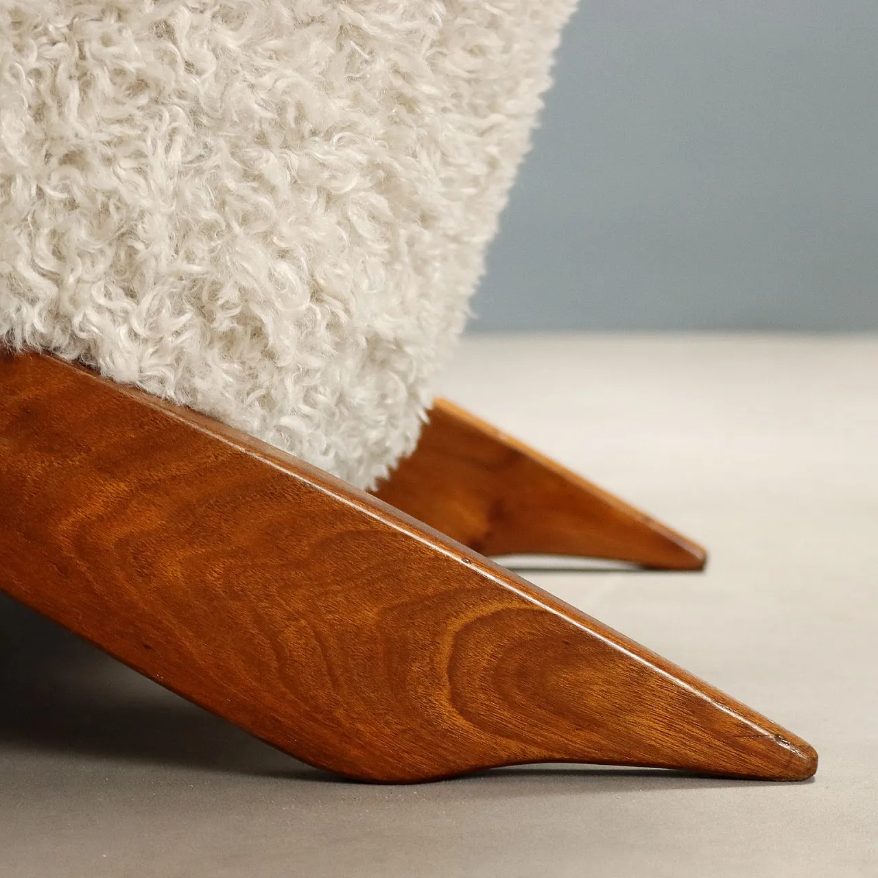 Coppia di poltrone con gambe in legno di faggio e tessuto, '900 7