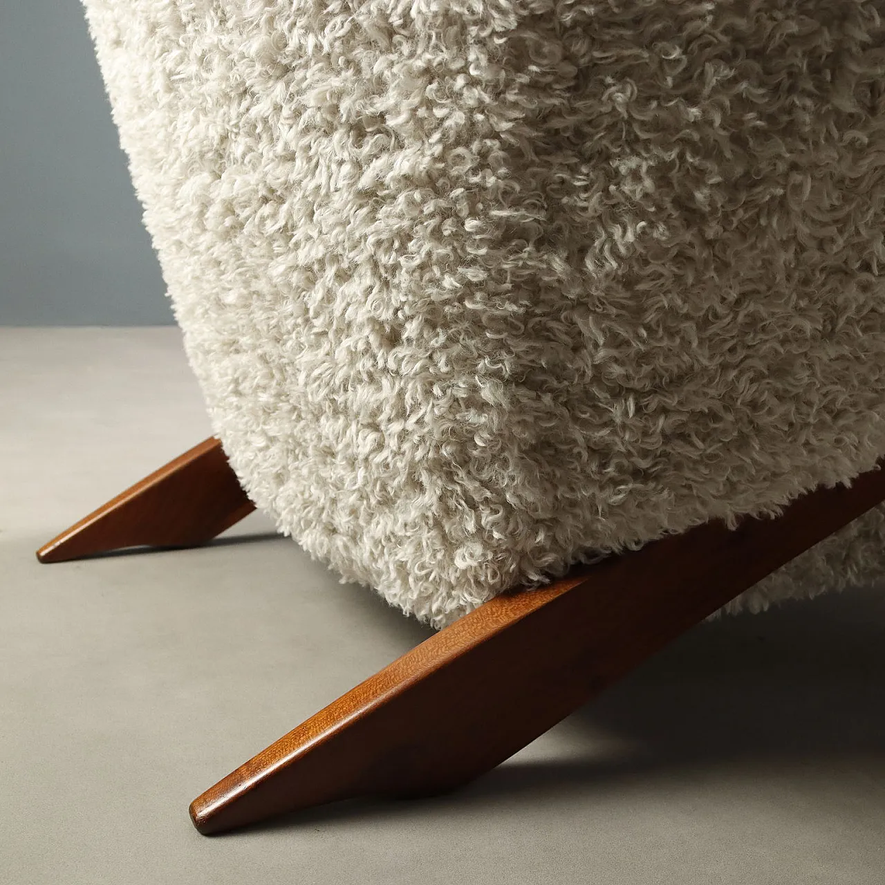 Coppia di poltrone con gambe in legno di faggio e tessuto, '900 8