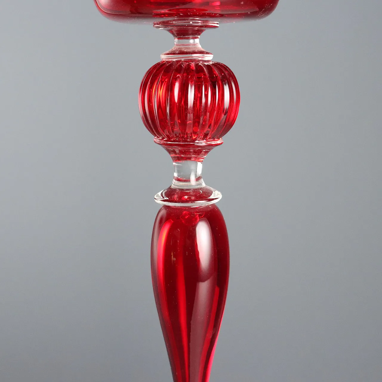Candeliere in vetro di Murano rosso con raccogligocce, '900 5
