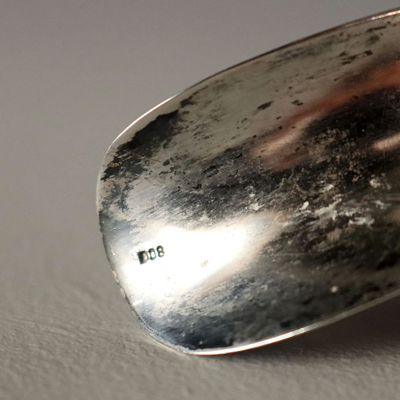 Vaso biansato in argento inciso, cesellato e lavorato a bulino, '900 8