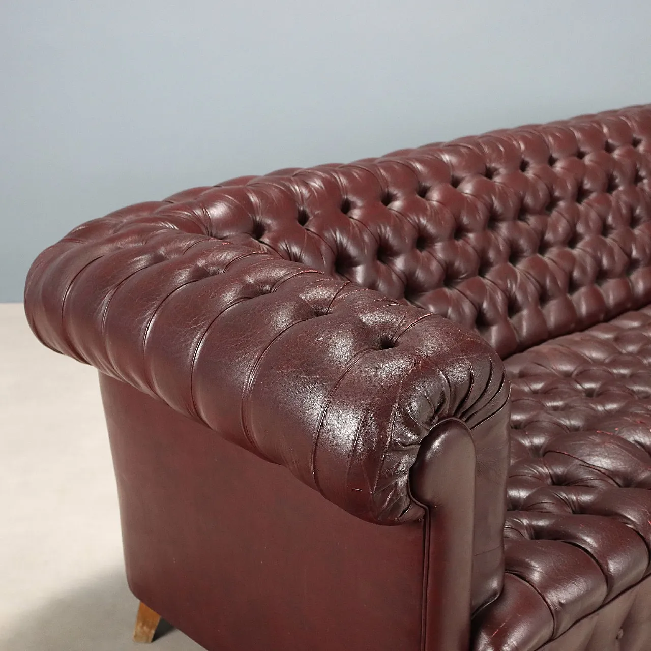 Divano 3 posti stile Chesterfield in pelle, capitonné e faggio, '900 4