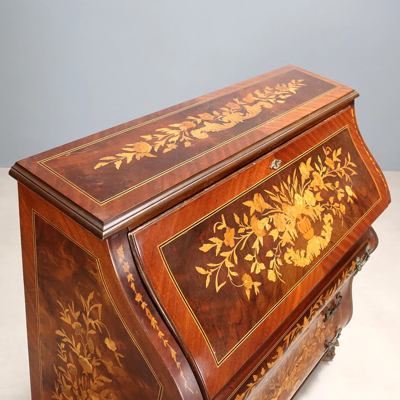 Comò con intarsi floreali e fogliari, '900 3