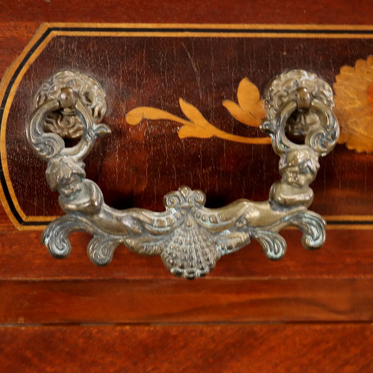 Comò con intarsi floreali e fogliari, '900 9