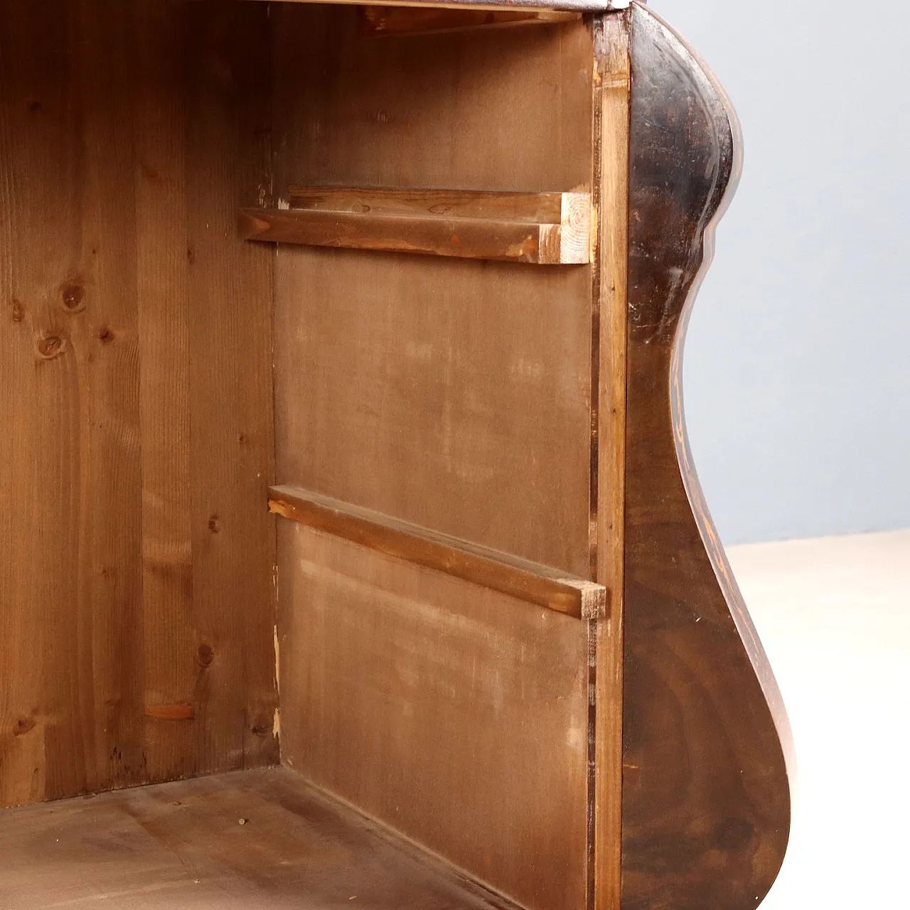 Comò con intarsi floreali e fogliari, '900 10