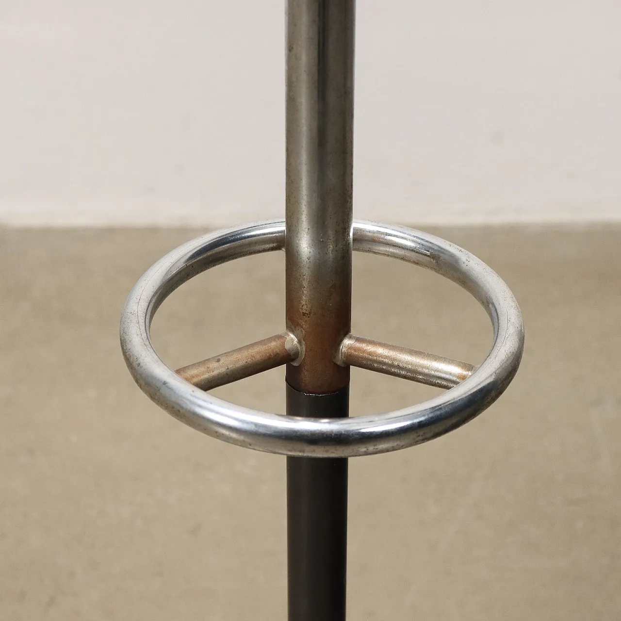 Appendiabiti in metallo smaltato e cromato, anni '60 5