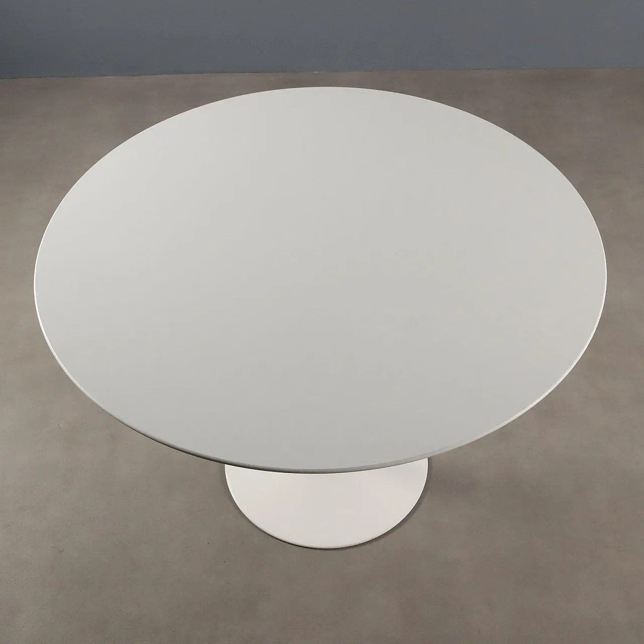 Tavolo Tulip con piano in laminato e base in alluminio, '900 4