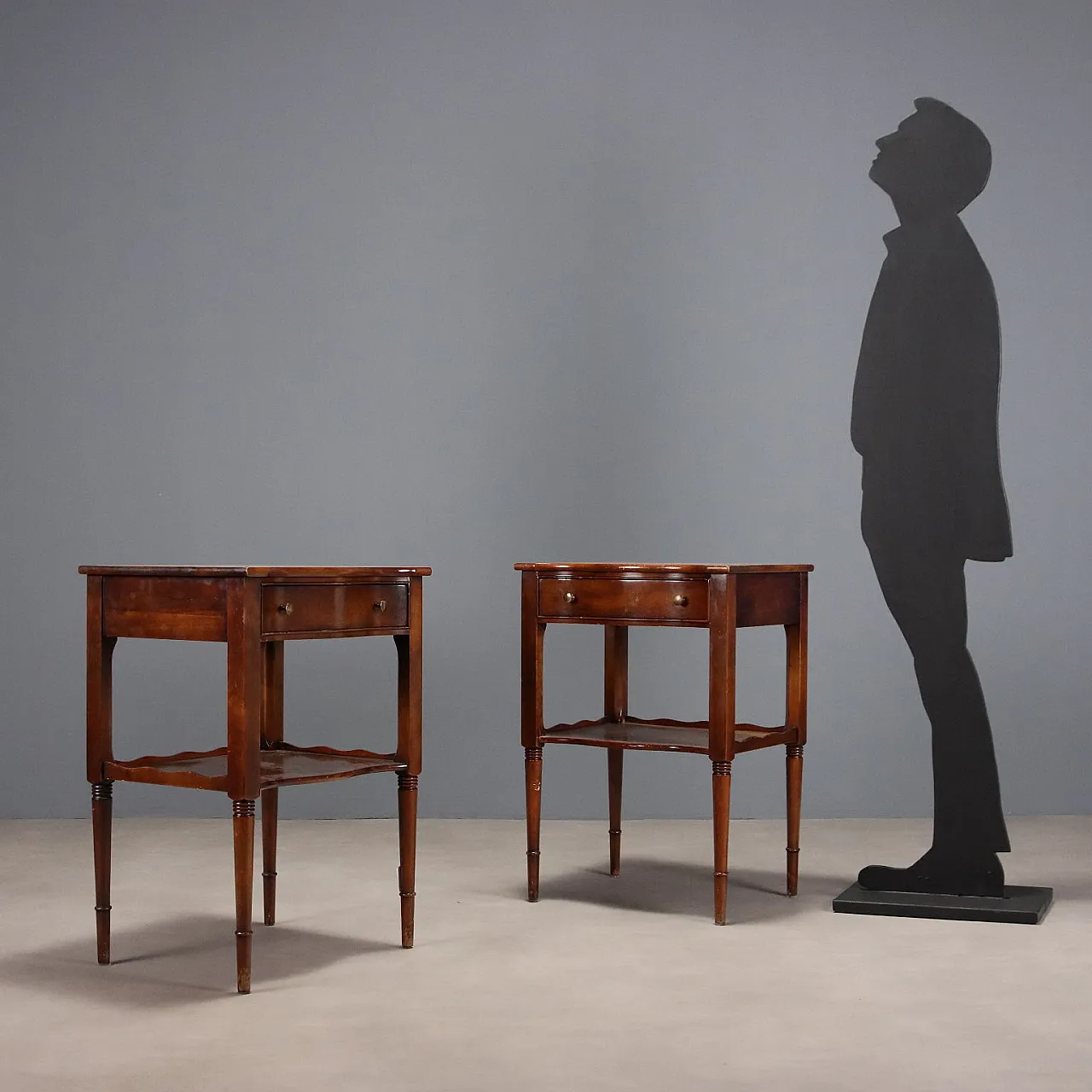 Coppia di comodini in noce, '900 2