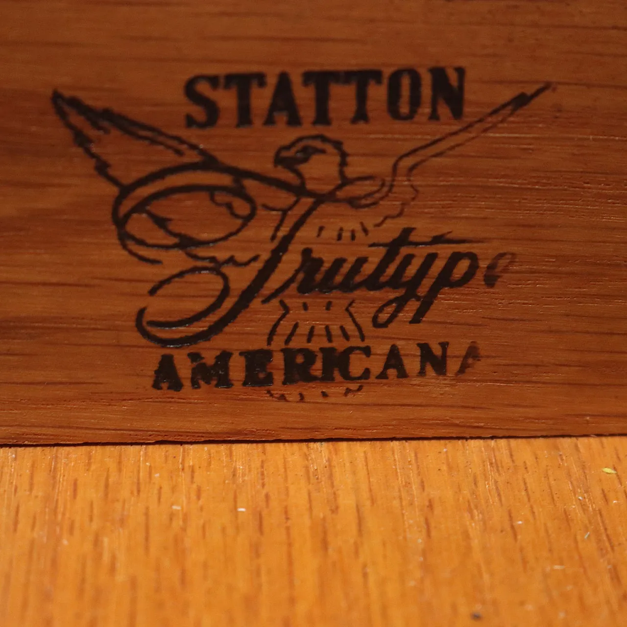 Coppia di comodini in noce, '900 9