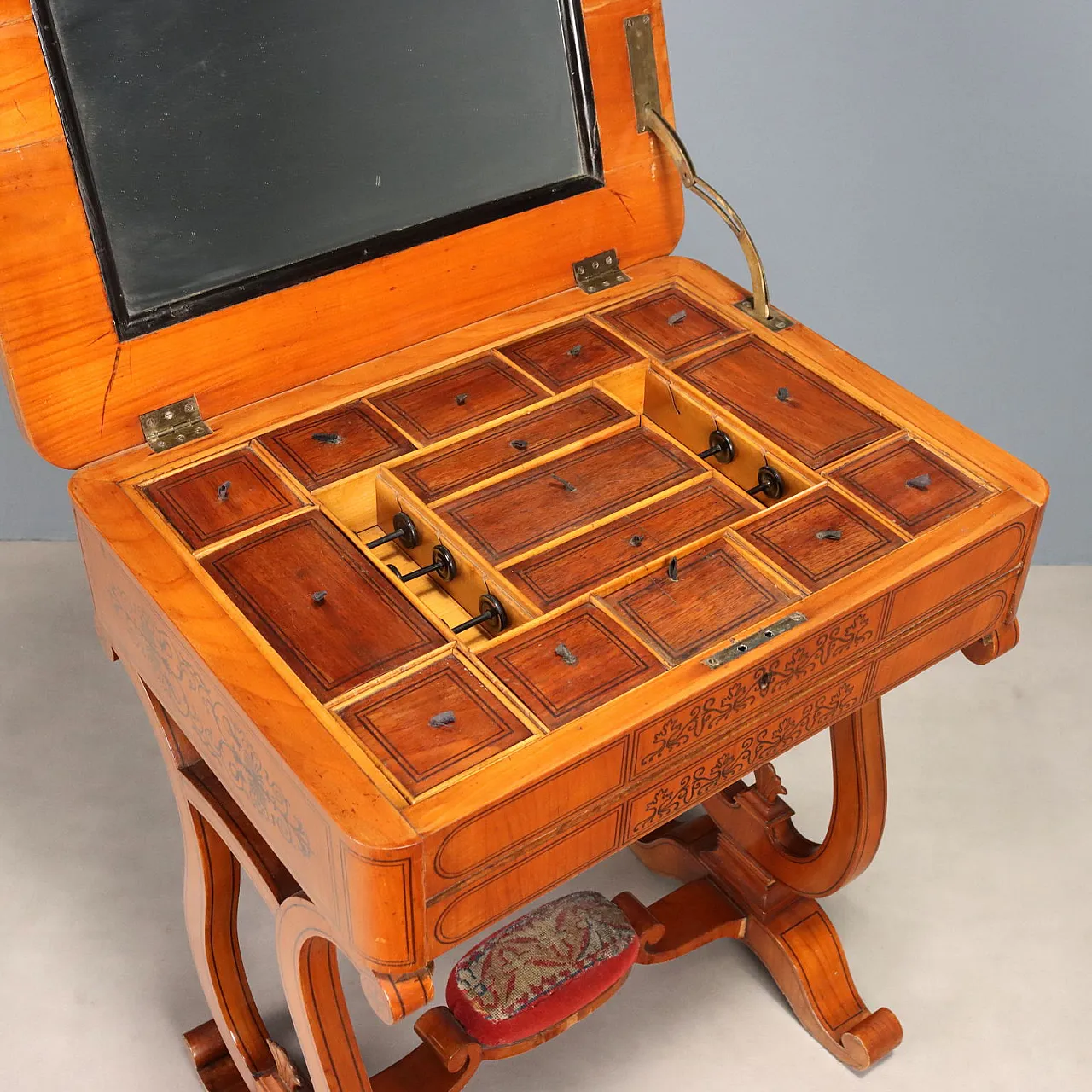 Tavolo da cucito Carlo X in ciliegio e noce con intarsi, '800 4