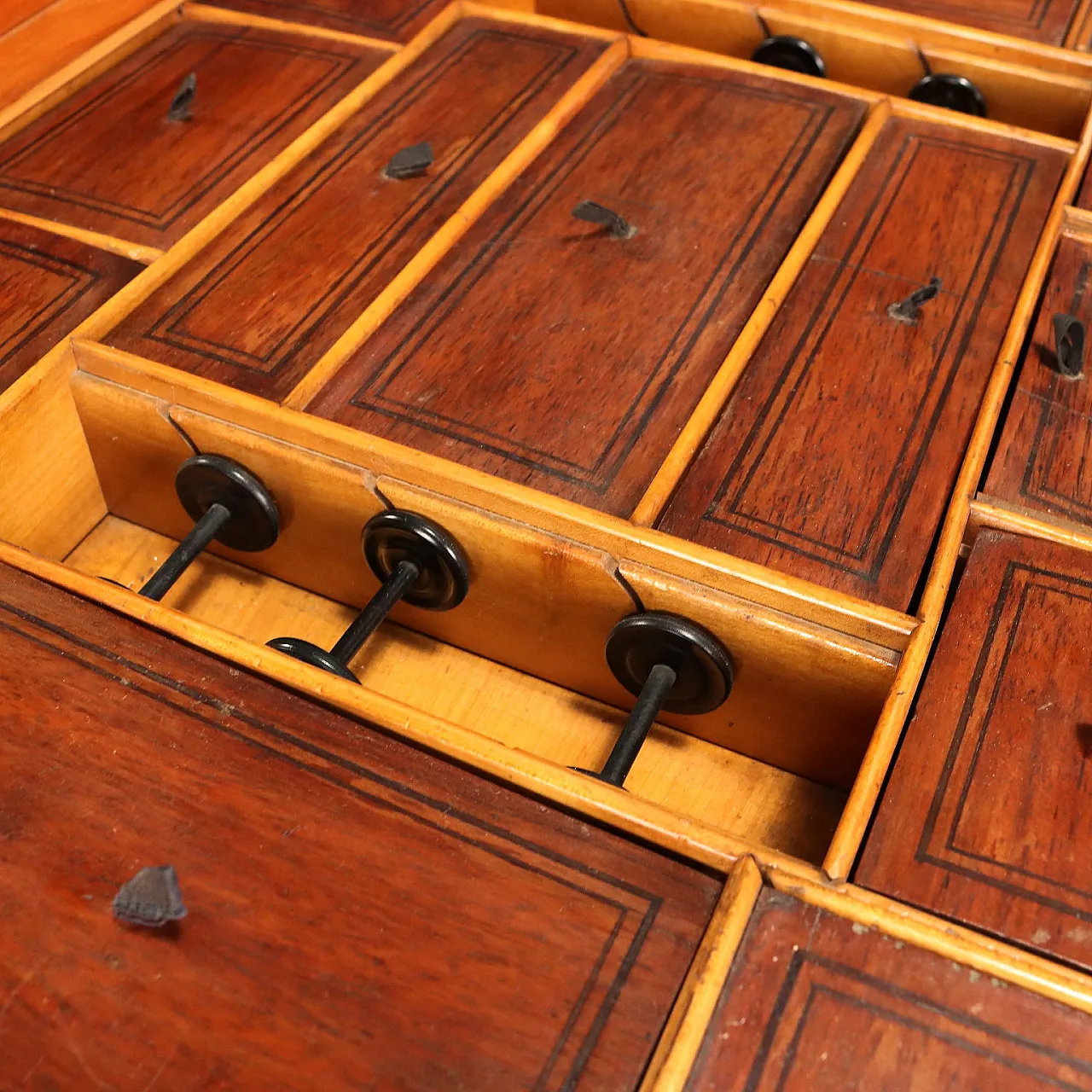 Tavolo da cucito Carlo X in ciliegio e noce con intarsi, '800 5